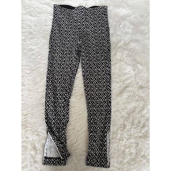 Lysse women's sz. M blk & white design bottom zipper pants. Pretty, comfortable - Picture 3 of 16